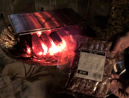 焚き火とホライゾンファームのお肉