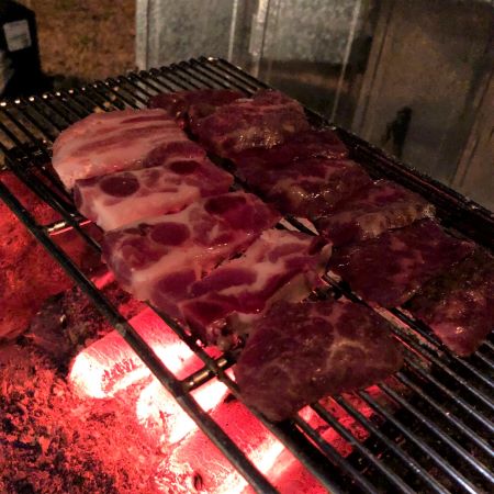 焚き火とホライゾンファームのお肉