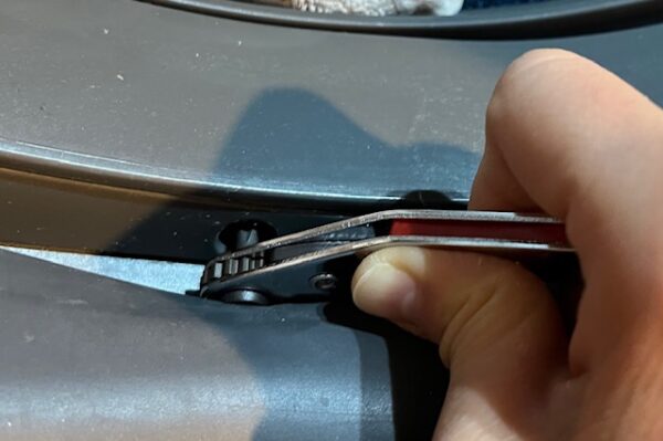 【ドラム式洗濯機・東芝ZABOON・ザブーン】洗濯物のほこりでお悩みの方へ・奥の手!掃除方法 ラチェットドライバー