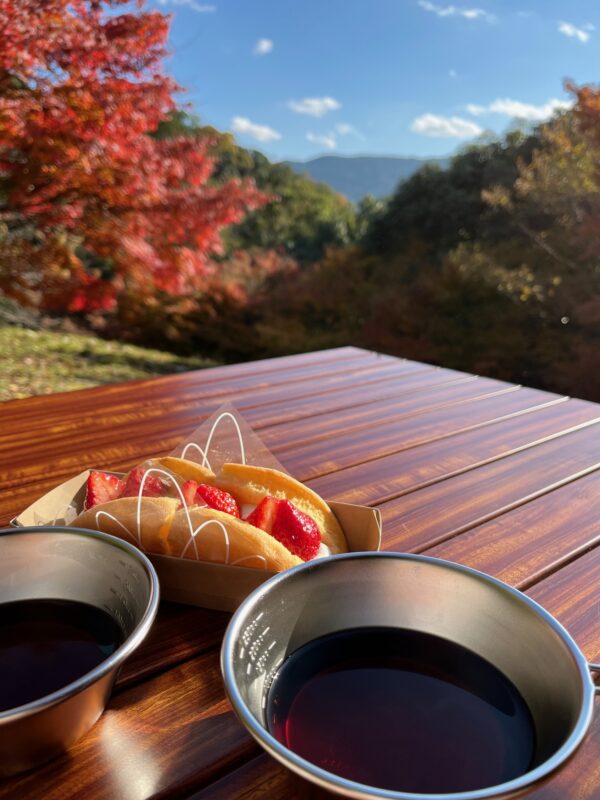 福岡県粕屋郡篠栗町紅葉みながら簡単お外ランチ（菓楽のスイーツ）